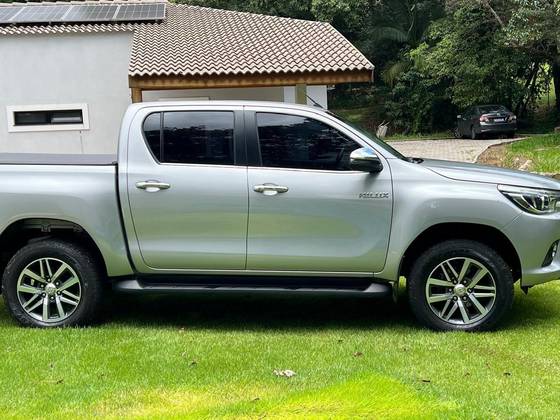 TOYOTA HILUX 2.8 SRX 4X4 CD 16V DIESEL 4P AUTOMÁTICO